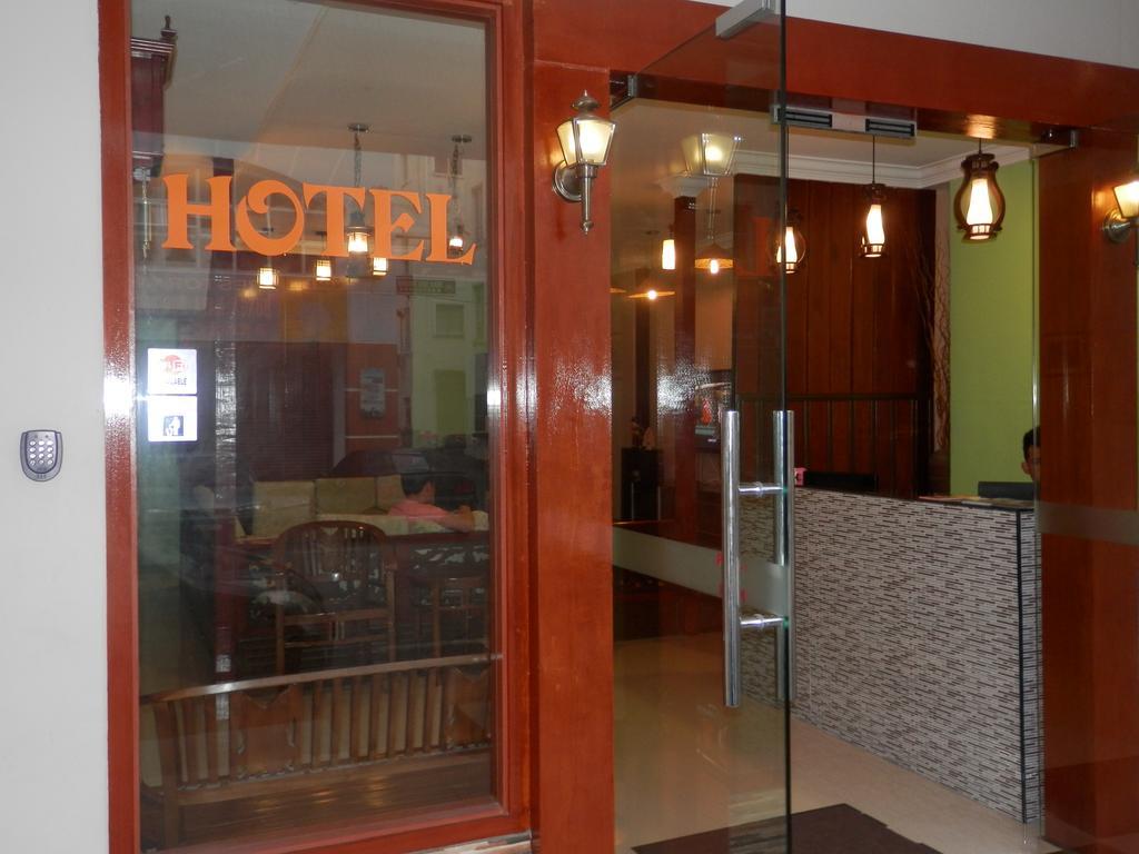 Malacca Travellers Planet Hotel & Guesthouse מראה חיצוני תמונה