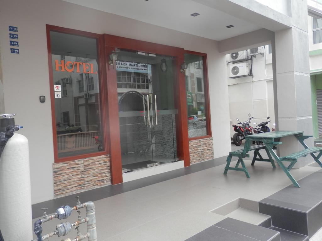 Malacca Travellers Planet Hotel & Guesthouse מראה חיצוני תמונה