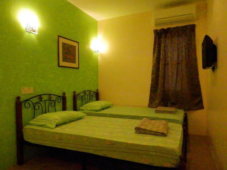 Malacca Travellers Planet Hotel & Guesthouse מראה חיצוני תמונה