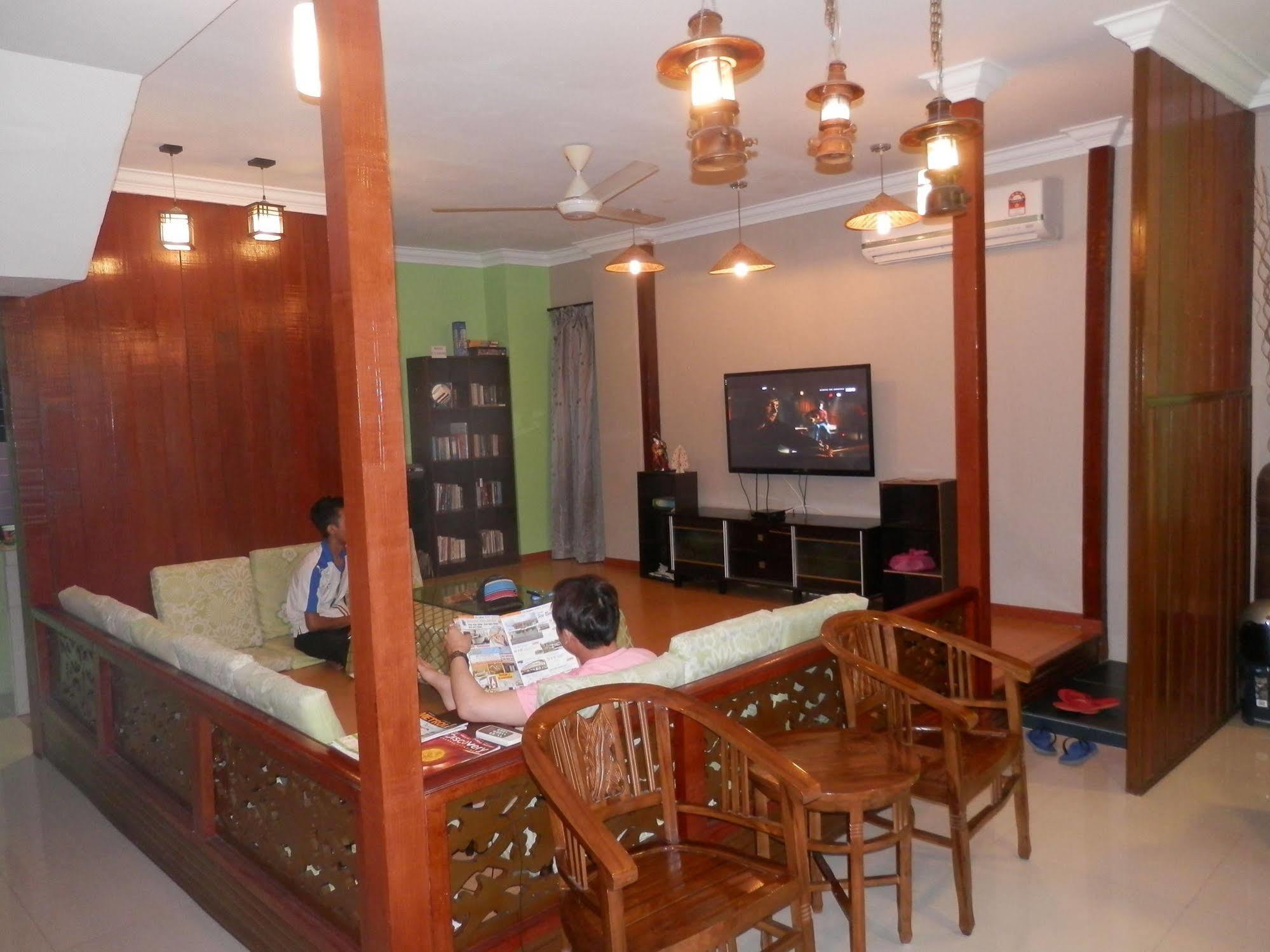 Malacca Travellers Planet Hotel & Guesthouse מראה חיצוני תמונה