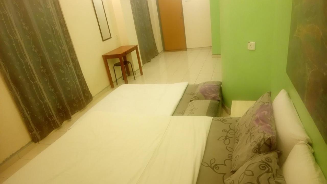 Malacca Travellers Planet Hotel & Guesthouse מראה חיצוני תמונה